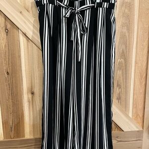 Adrienne Vittadini Black and White Striped Pants